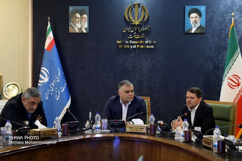 حسن عباس زاده: خداحافظی با پتروشیمی، اما صندلی هلدینگ خلیج فارس خالی است!